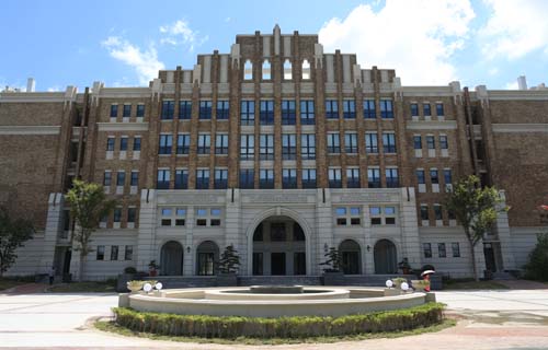 上海外国语大学贤达经济人文学院